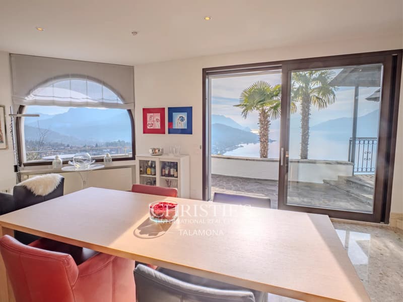 Villa mit Panoramablick, Terrasse und Pool in Luino (10)