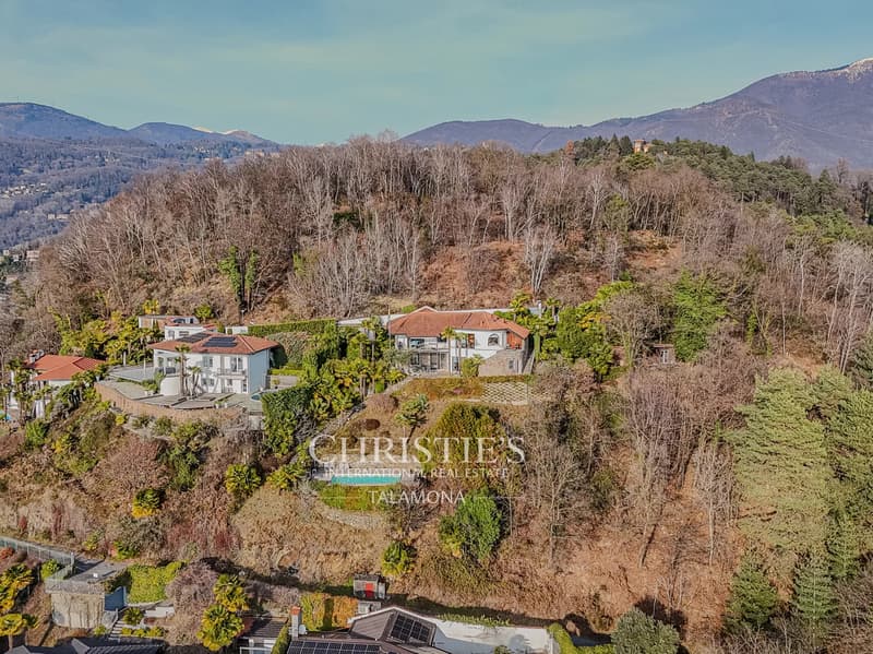 Villa mit Panoramablick, Terrasse und Pool in Luino (4)