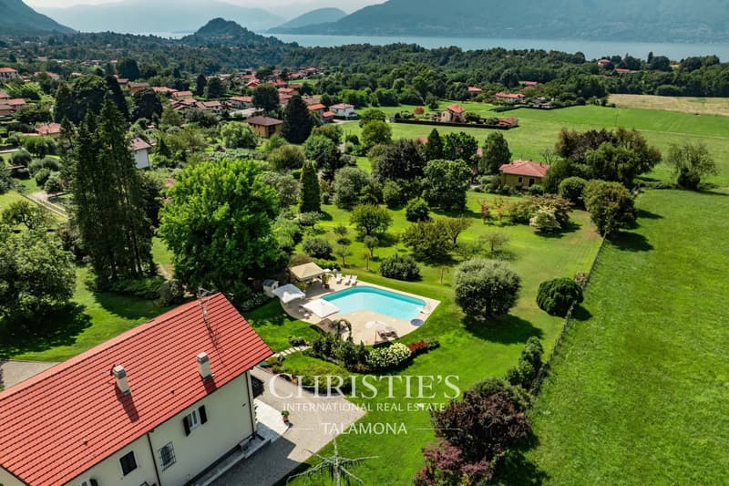 Villa mit Gästehaus und Garten in Porto Valtravaglia (3)