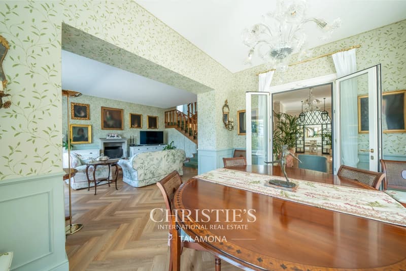 Villa mit Gästehaus und Garten in Porto Valtravaglia (12)