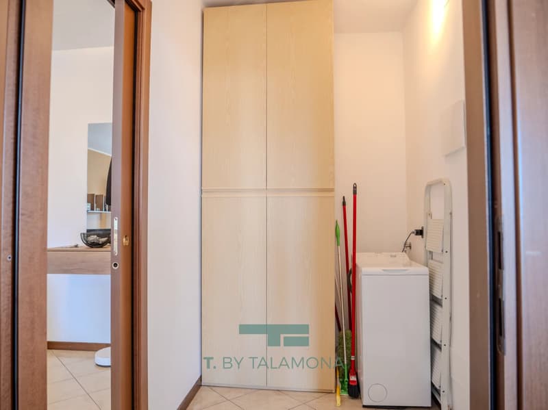 Ready-to-move-in 2-room apartment with balcony and double garage (6)