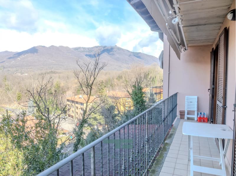 Ready-to-move-in 2-room apartment with balcony and double garage (12)