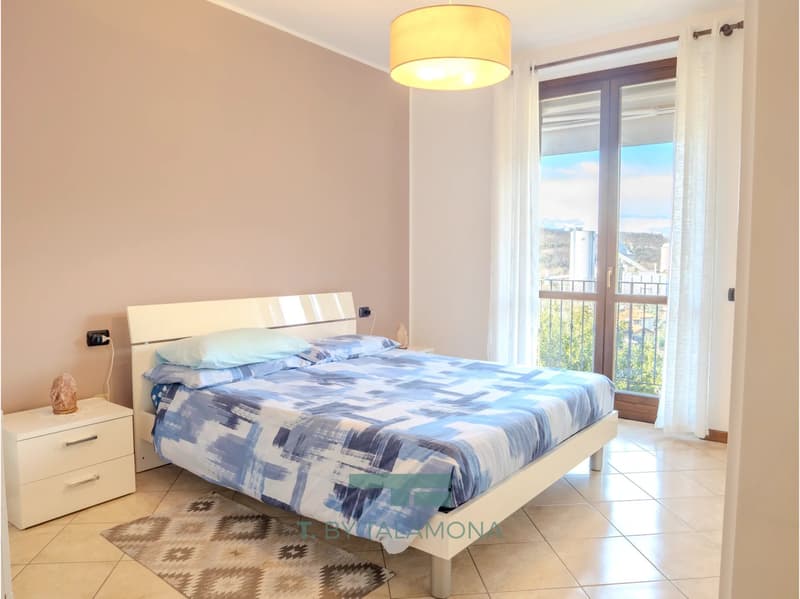 Ready-to-move-in 2-room apartment with balcony and double garage (9)