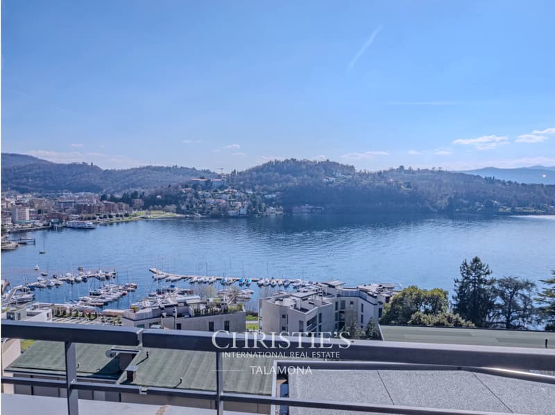 Elegantes Penthouse mit atemberaubendem Seeblick in Laveno-Mombello (11)