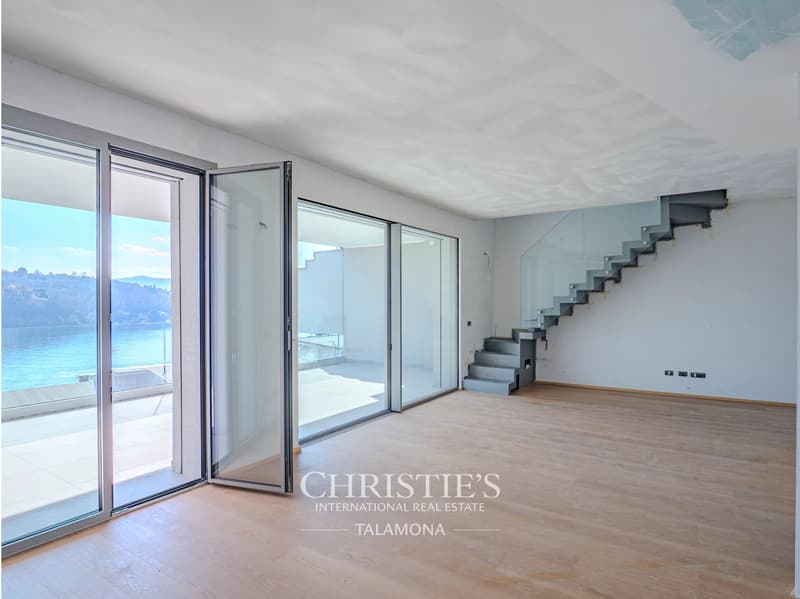 Dreizimmer-Penthouse mit herrlichem Seeblick in Laveno-Mombello (6)