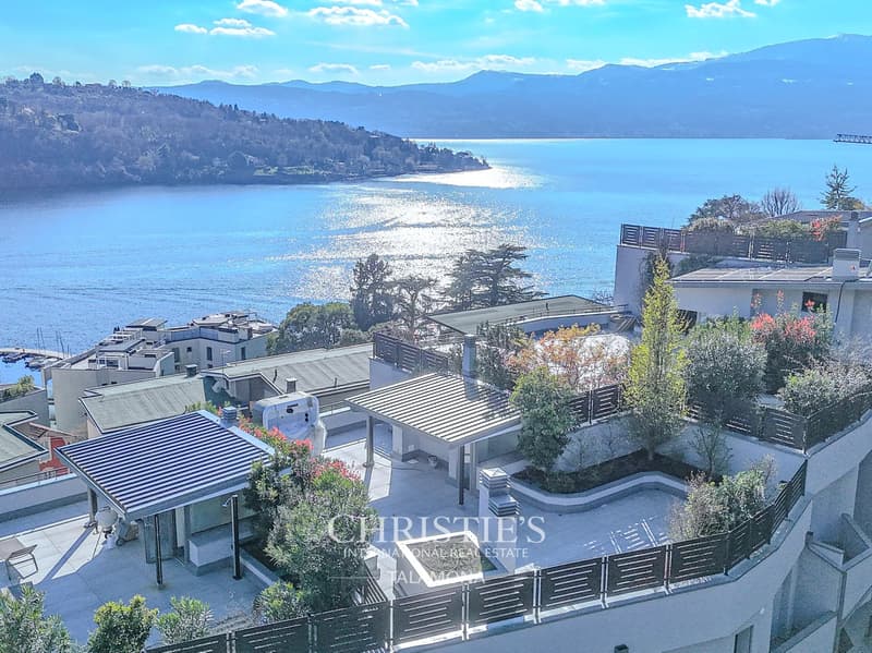 Dreizimmer-Penthouse mit herrlichem Seeblick in Laveno-Mombello (2)