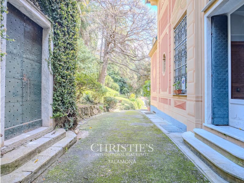Renovierte Wohnung in Historischer Villa mit Garten und Meerblick ? Genua (8)