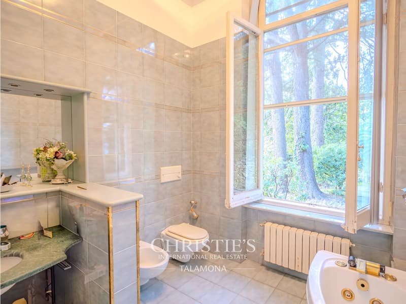 Elegante Residenz in Historischer Villa mit Park, Pool und Meerblick ? Genua (9)