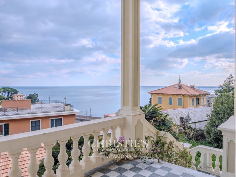 Elegante Villa zur Renovierung mit Meerblick in Zoagli (8)
