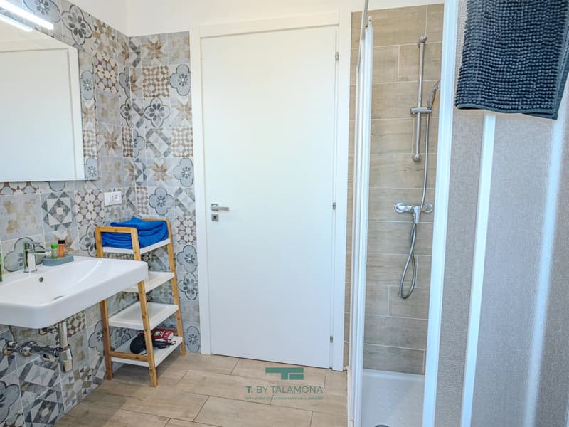 Kürzlich renovierte Zweizimmerwohnung im Zentrum von Porto Valtravaglia (10)