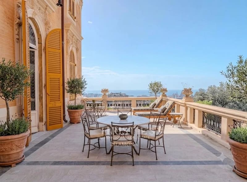 Historische Villa-Wohnung mit großzügigen Terrassen in Castelletto (1)