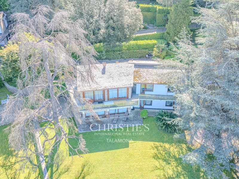 Charmantes villa mit Panoramagarten und Meerblick (1)