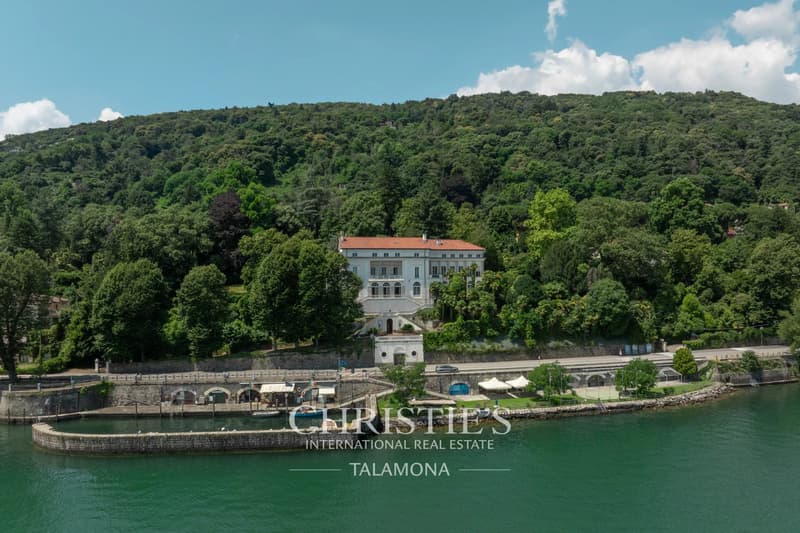 Prestigevilla mit Pool, Park und Bootssteg am See in Belgirate (1)