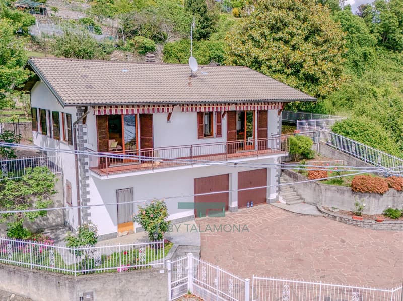 Freistehendes Haus mit Privatgarten und traumhaftem Blick auf den Lago Maggiore in Campagnano (1)