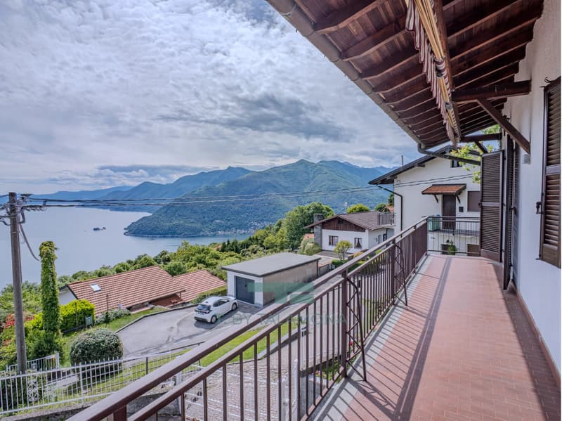 Freistehendes Haus mit Privatgarten und traumhaftem Blick auf den Lago Maggiore in Campagnano (12)