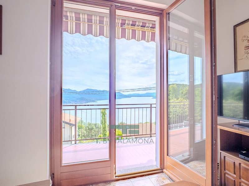 Freistehendes Haus mit Privatgarten und traumhaftem Blick auf den Lago Maggiore in Campagnano (5)