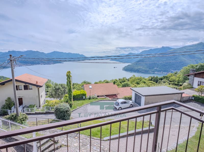 Freistehendes Haus mit Privatgarten und traumhaftem Blick auf den Lago Maggiore in Campagnano (8)