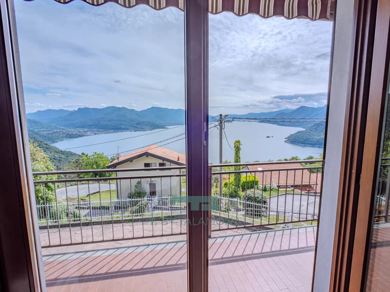 Freistehendes Haus mit Privatgarten und traumhaftem Blick auf den Lago Maggiore in Campagnano (6)