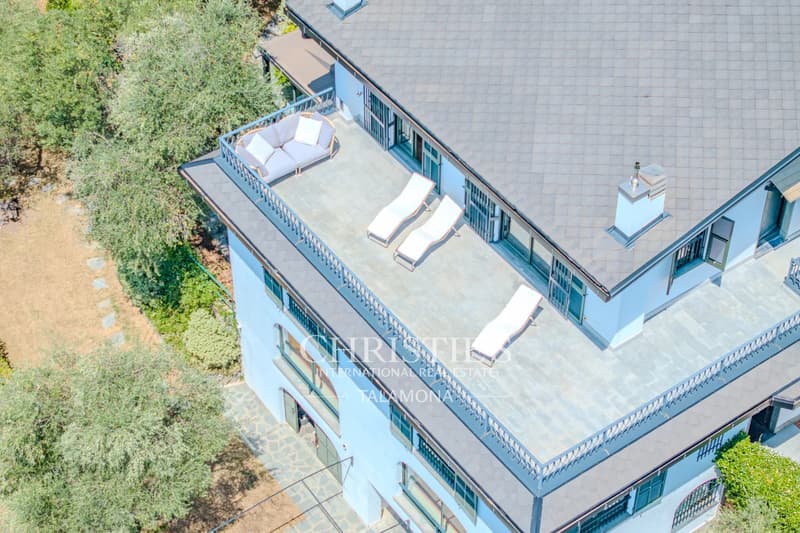 Exclusive villa in Rapallo with pool and sea view (8)
