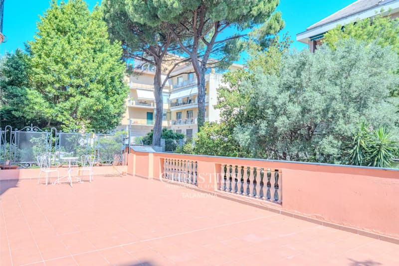 Genova Albaro: elegant apartment with private garden and terrace (8)