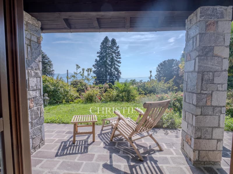 VILLA MIT SEEBLICK UND GROSSEM GARTEN (7)