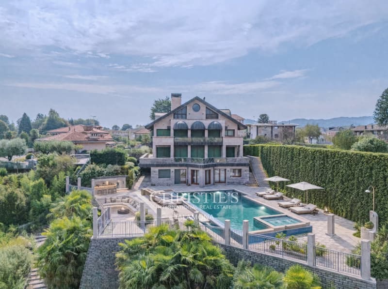 Ikonische Villa am Ortasee (1)
