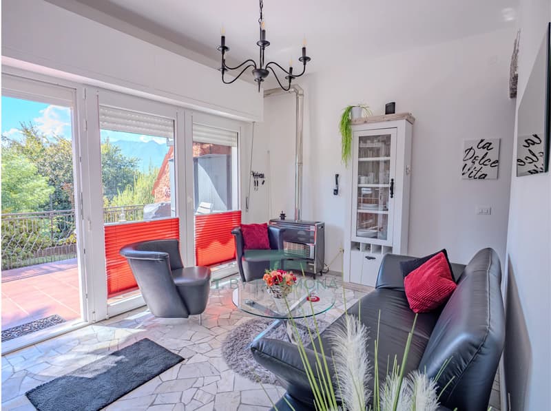 Geschmackvolle Terrassenwohnung in ruhiger, grüner Wohngegend von Luino (11)