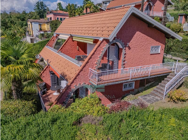 Geschmackvolle Terrassenwohnung in ruhiger, grüner Wohngegend von Luino (1)