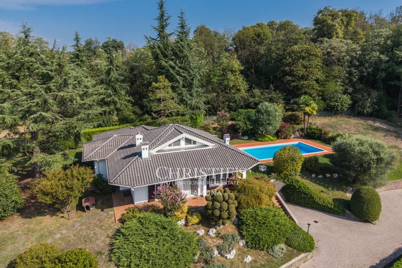 Villa mit Pool in der grünen Landschaft von Sesto Calende (1)
