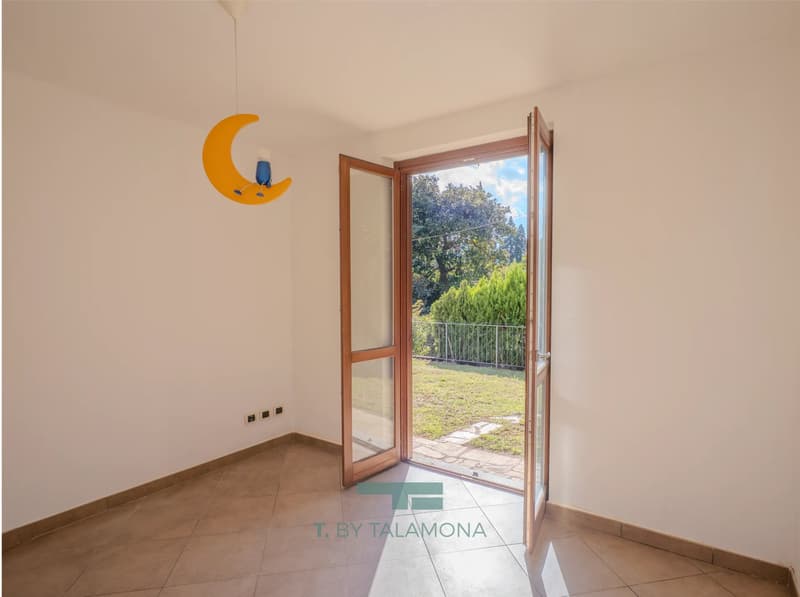 Wohnung mit Garten und Garage (11)