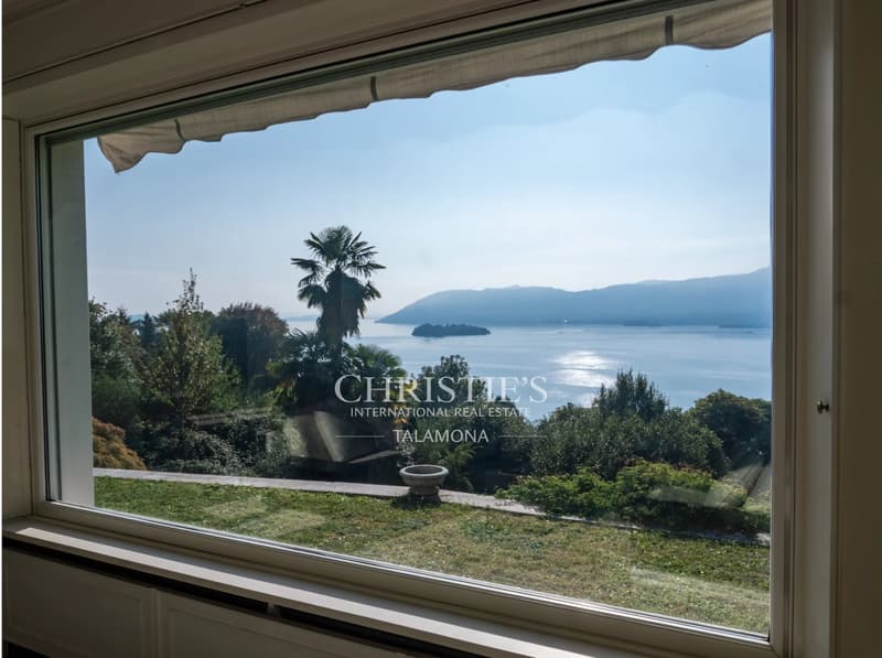 Designvilla mit Blick auf den Borromäischen Golf und Park (11)