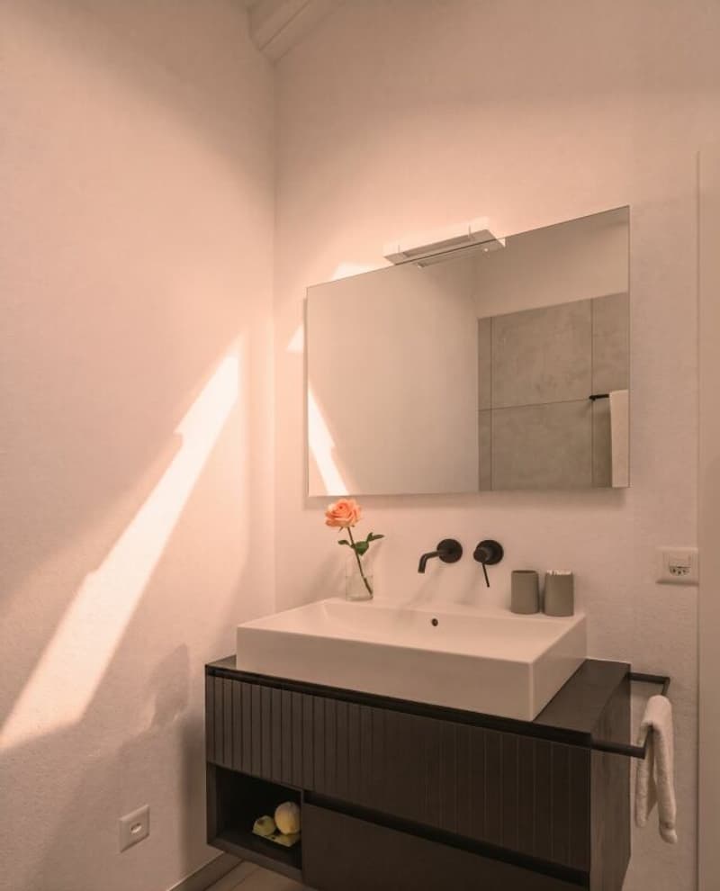 Bagno moderno al piano superiore
