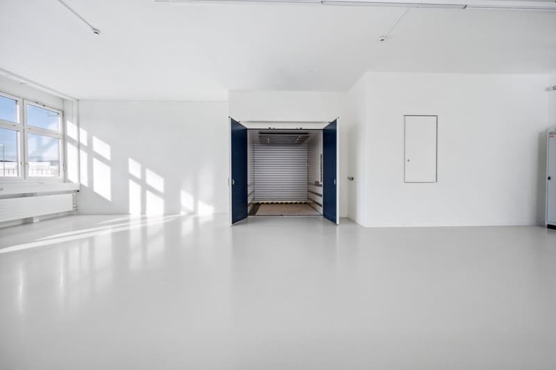 365 m2 Gewerbeflächen mit Warenlift und Nutzlast von 1'300 kg/m² (13)