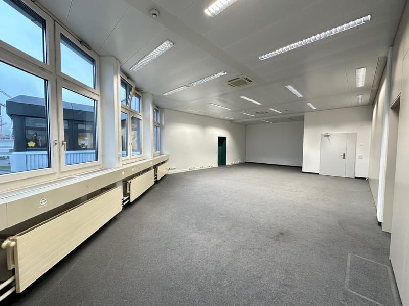 Helle Bürofläche am Honeywell-Platz 1 in Dielsdorf  70 m² an zentraler Lage (6)