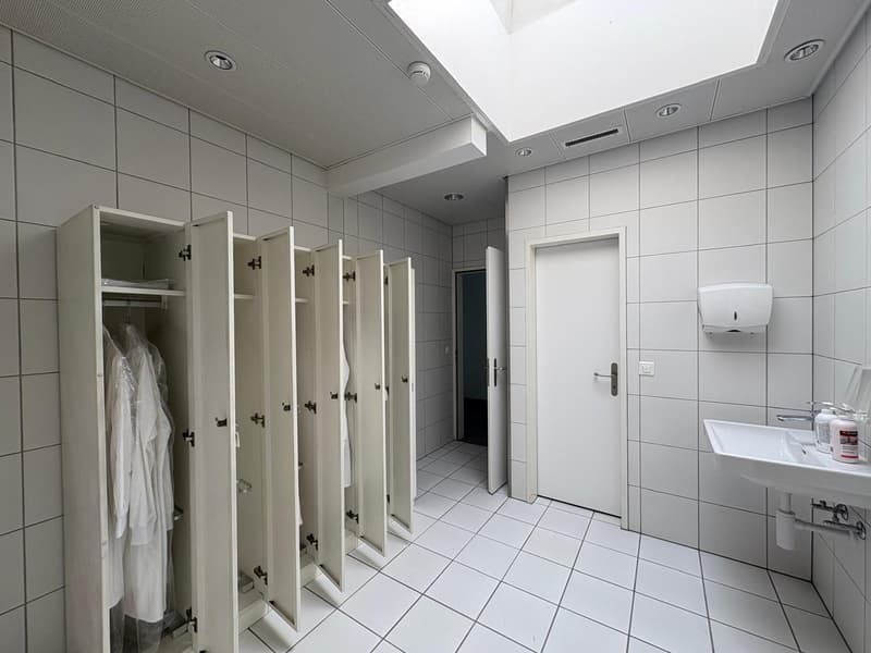 Commencez à travailler à Reinach – espace de laboratoire de 840 m² aménagé au Sternenhof (15)