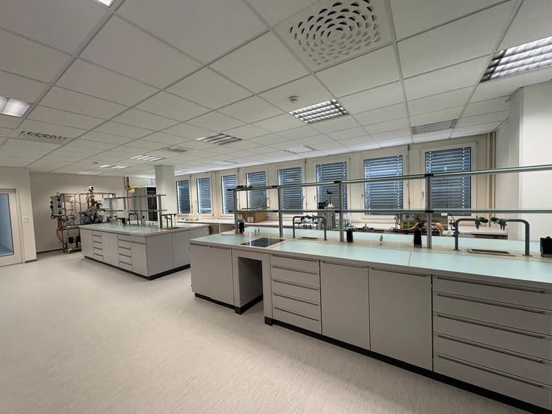 Commencez à travailler à Reinach – espace de laboratoire de 840 m² aménagé au Sternenhof (4)