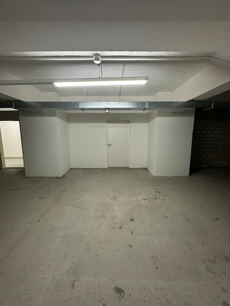 Spacious 72.5m² storage room in the USEGO area Olten for rent (5)