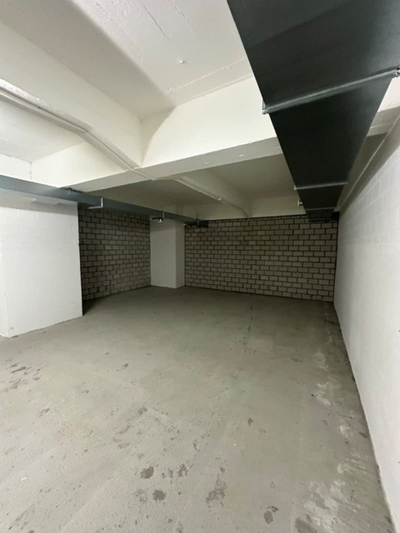 Spacious 72.5m² storage room in the USEGO area Olten for rent (2)
