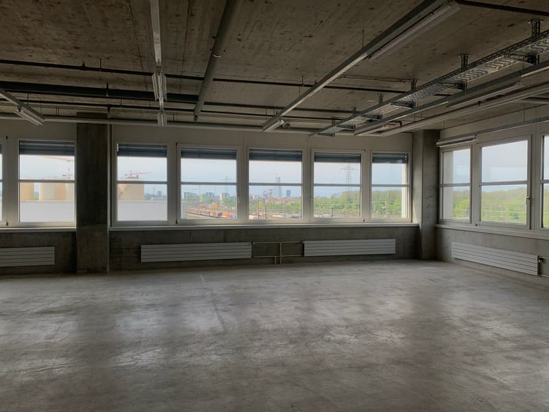 Efficient logistics hub with complete infrastructure – over 8,200 m² (10)