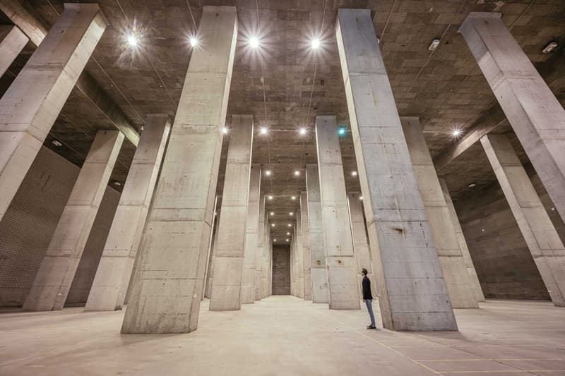 Large pillars, concrete floor, many lights