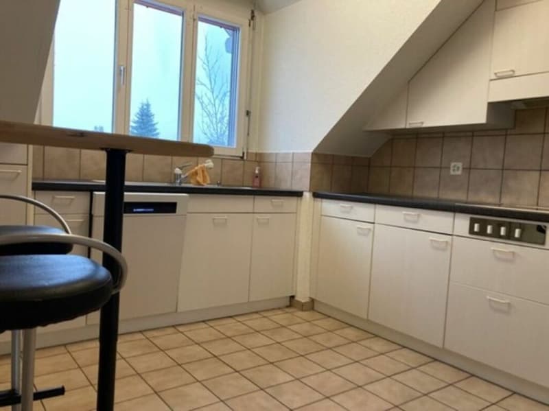 Sonnige 4.5 Zimmerwohnung im 1. OG (2)