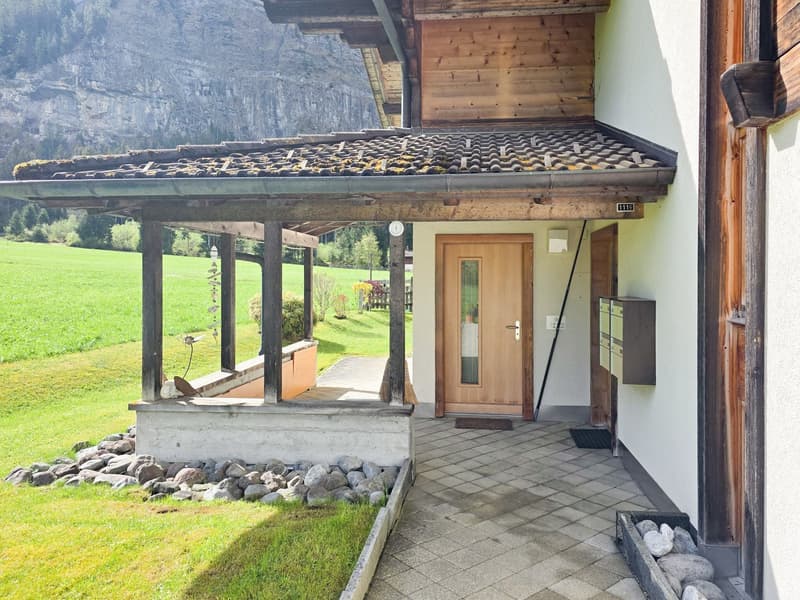 Attraktive 3.5-Zimmer-Erdgeschosswohnung in einem Zweifamilienhaus in Kandersteg (2)
