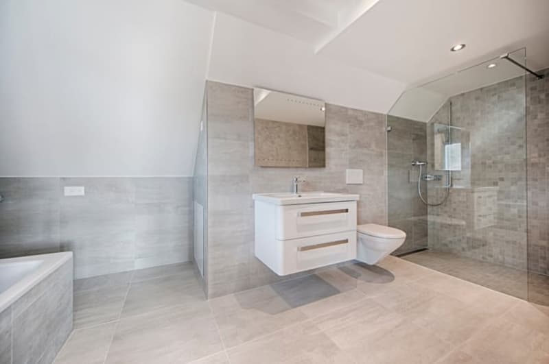 Bad / Dusche / Badewanne