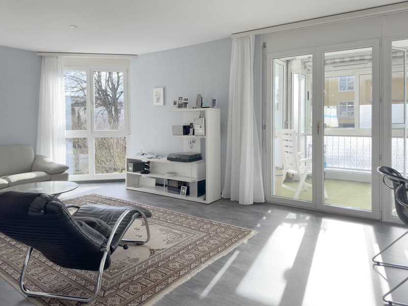 Sonnige 5.5-Zimmer-Eigentumswohnung mit grosszügigem teils verglastem Balkon in Bümpliz (2)