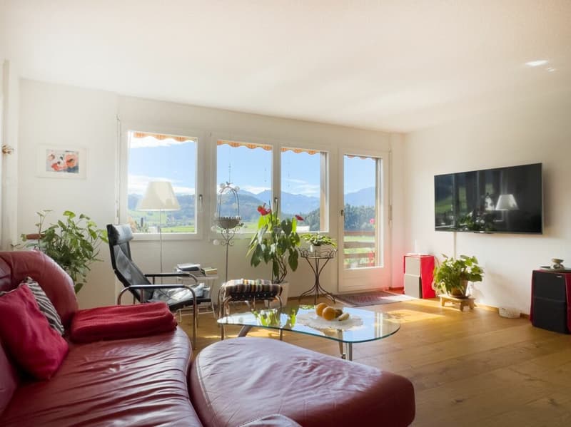 Posizione ideale tra Thun e Berna - circa 15 minuti a Thun, circa 25 minuti a Berna. (4)