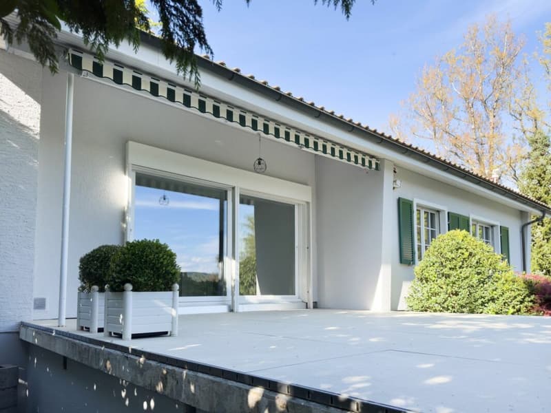 Freistehendes 6-Zimmer Einfamilienhaus im Landhausstil mit Swimmingpool und Garage sowie 3-4 Aussenparkplätzen (25)