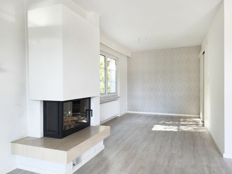 Freistehendes 6-Zimmer Einfamilienhaus im Landhausstil mit Swimmingpool und Garage sowie 3-4 Aussenparkplätzen (12)