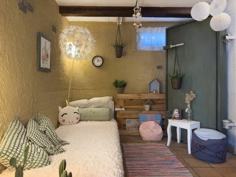 Freistehendes 6-Zimmer Einfamilienhaus im Landhausstil mit Swimmingpool und Garage sowie 3-4 Aussenparkplätzen (22)