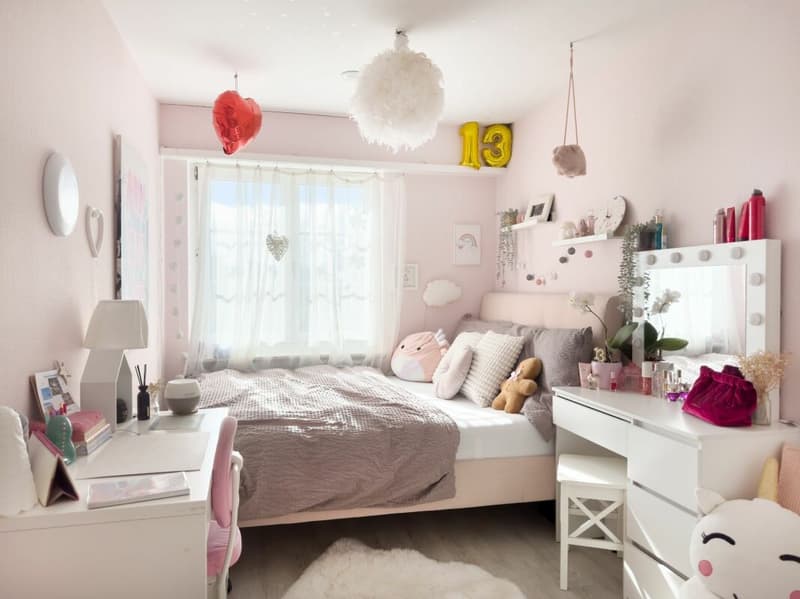 Freistehendes 6-Zimmer Einfamilienhaus im Landhausstil mit Swimmingpool und Garage sowie 3-4 Aussenparkplätzen (17)