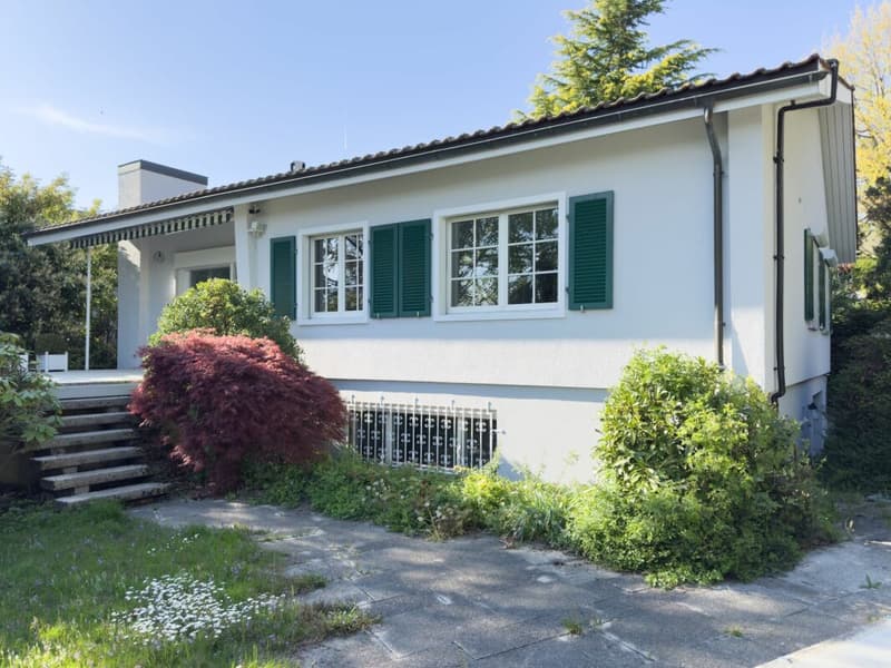 Freistehendes 6-Zimmer Einfamilienhaus im Landhausstil mit Swimmingpool und Garage sowie 3-4 Aussenparkplätzen (24)